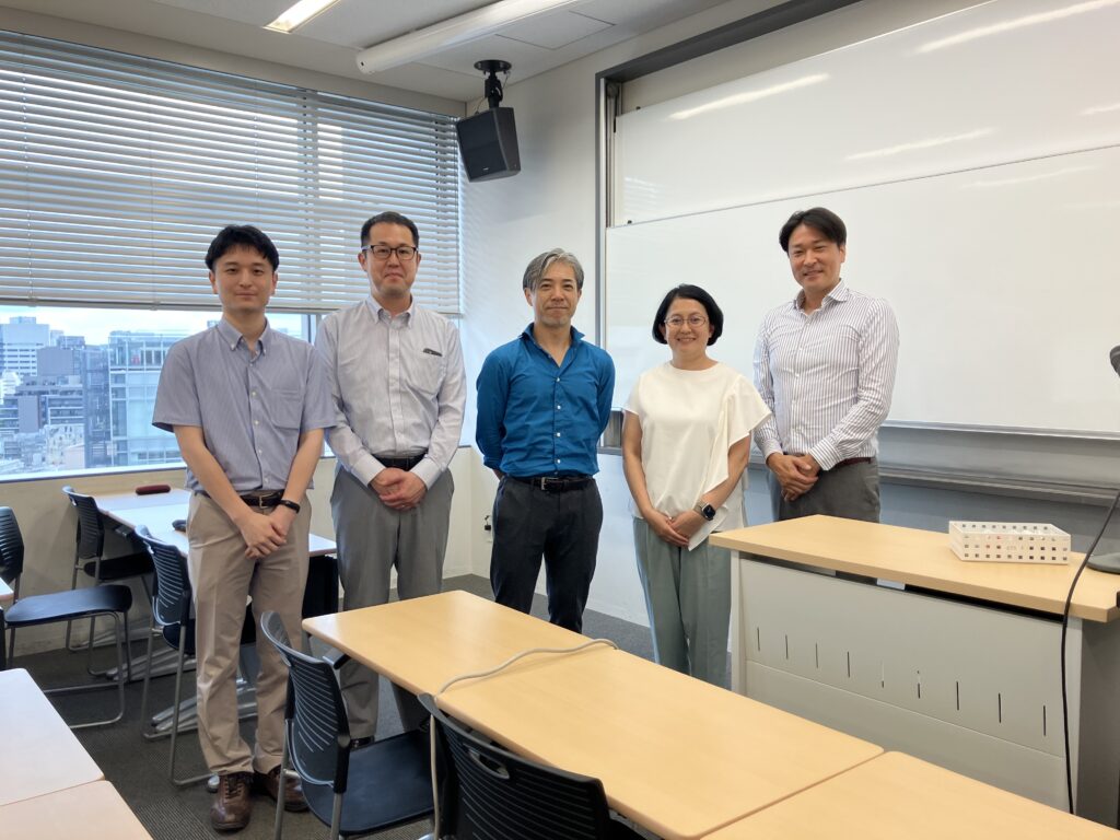 日本システム技術株式会社と慶應義塾大学